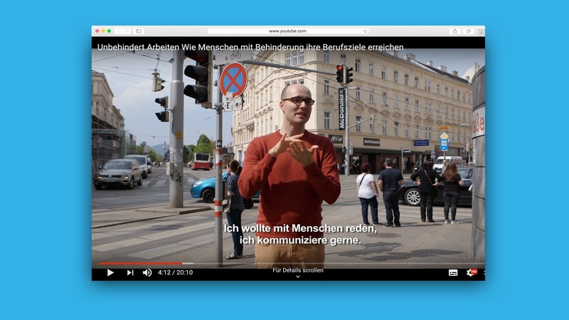 Screenshot eines Film-Ausschnitts auf YouTube: Sreco Dolanc erklärt in Gebärdensprache seinen Berufsweg.