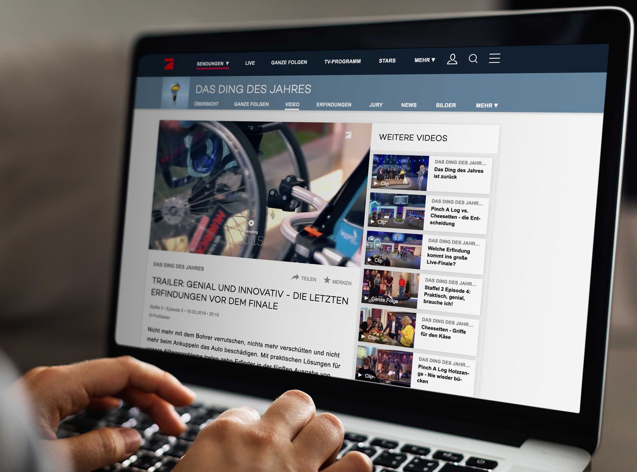 Blick auf den Bildschirm eines Laptops, auf dem die Website zur TV-Show aufgerufen ist.
