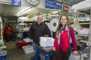Sandra und Alexander Schwenk setzen mit ihrere Wäscherei auf Integration.