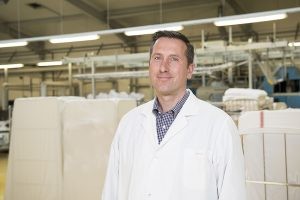 Martin Koch in der großen Halle seiner Grenzland-Wäscherei.