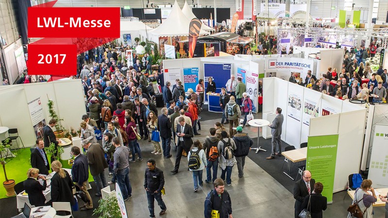 Blick von oben über die volle Messehalle während der LWL-Messe 2014.