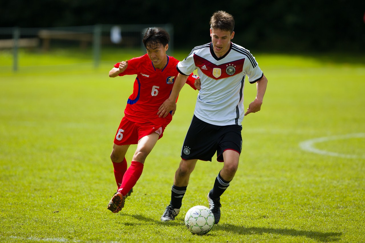 Frederic Heinze im Zweikampf beim CP-Fußball.