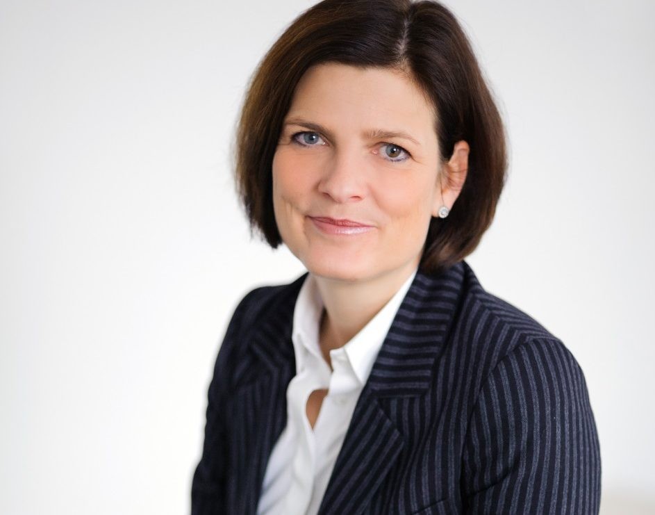 Nicole Herrfurth schaut in die Kamera.