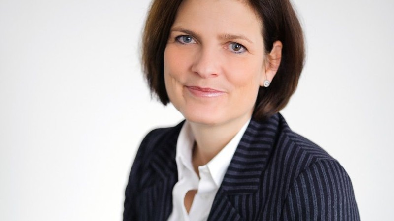 Nicole Herrfurth schaut in die Kamera.